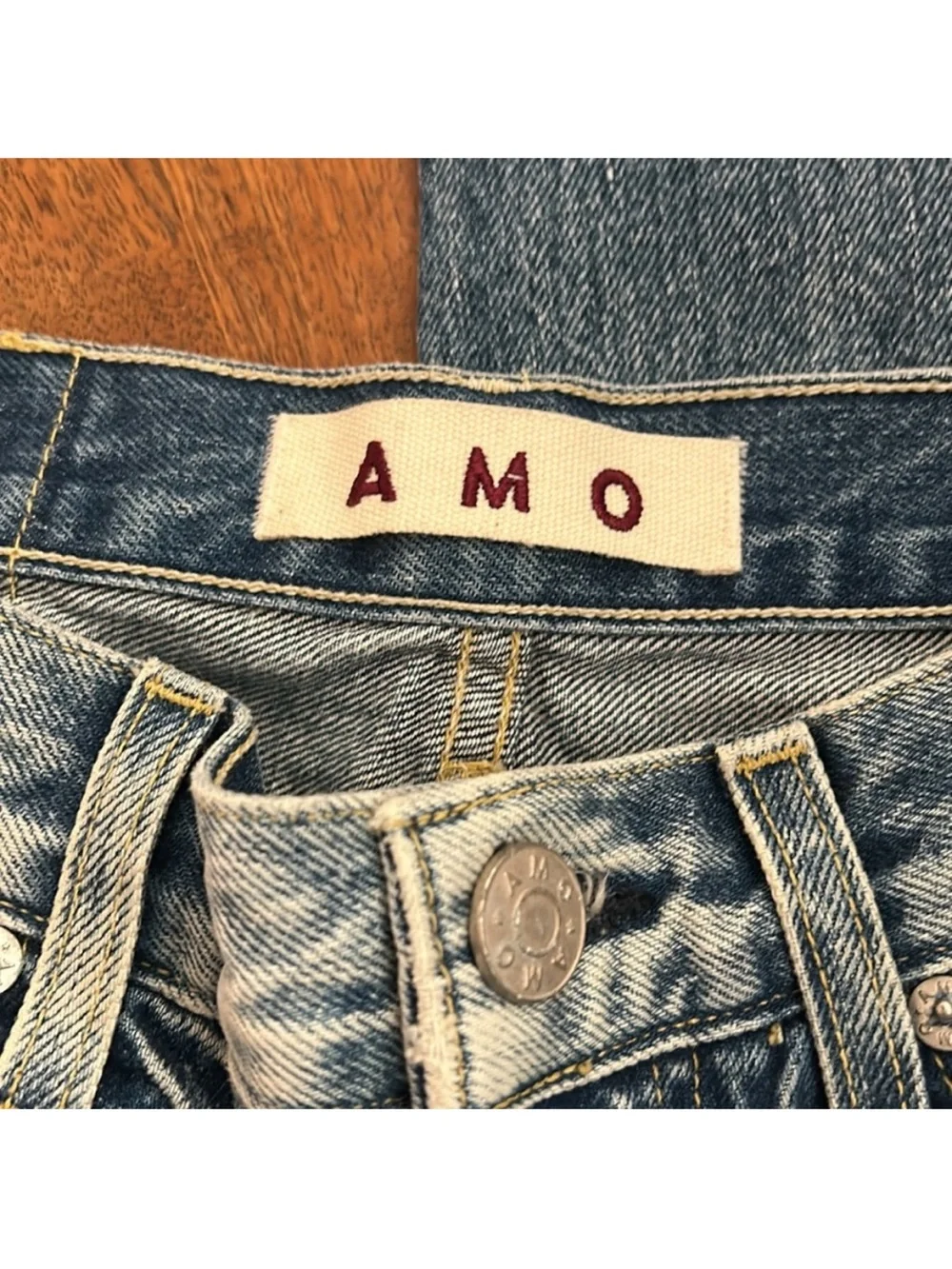 AMO Babe Loved W/Destroy Jeans